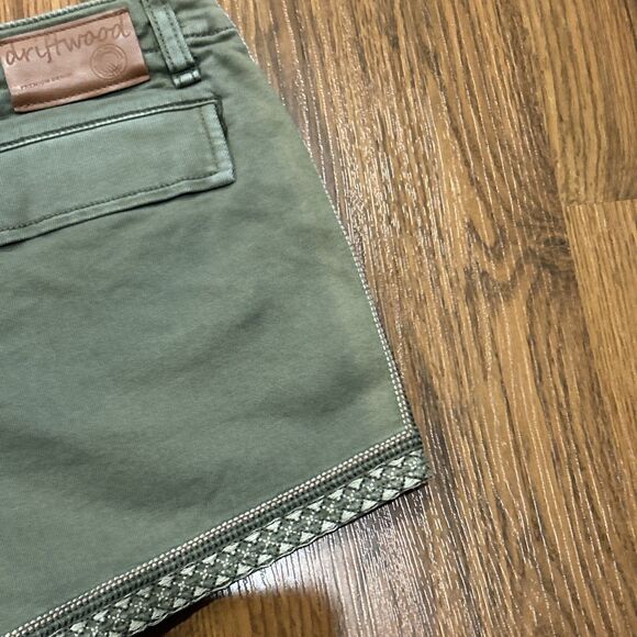 Driftwood Connie Shorts Womens 26 Green Floral Embroidered Pockets - Picture 10 of 12